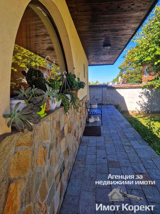 Имот Корект продава обзаведена Двуетажна Къща, с. Боянци, обл. Пловдив