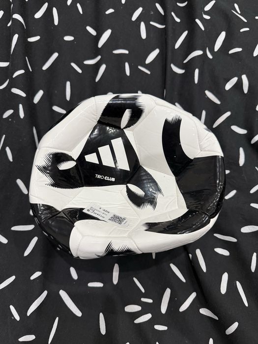 Vând minge adidas
