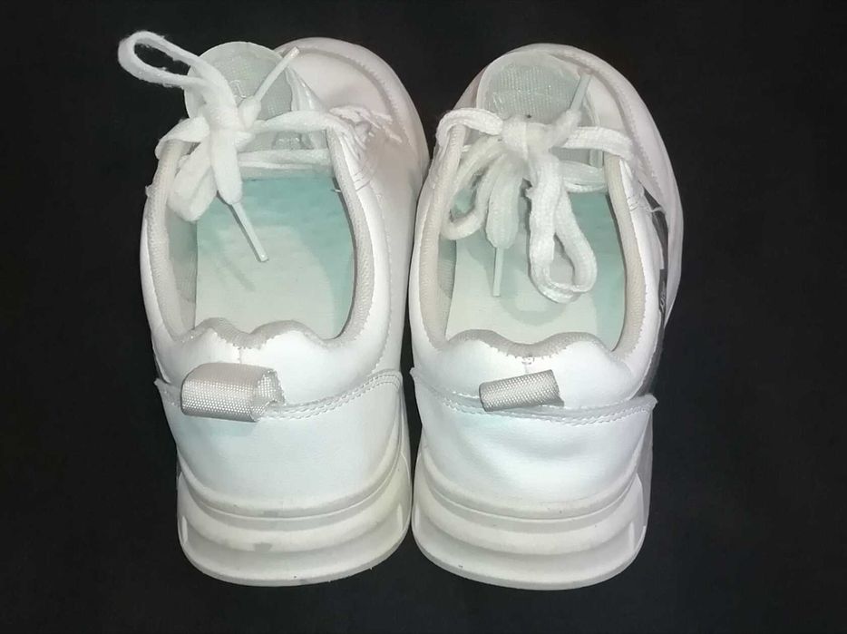 продается детская крассовка 36 размер