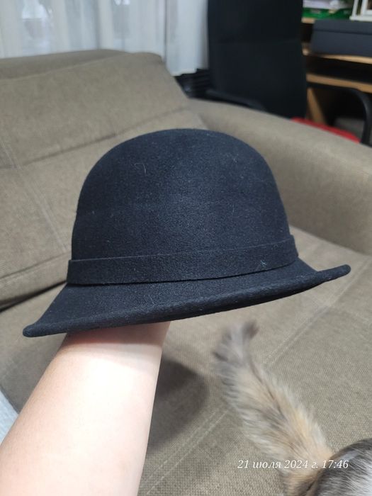 Шляпа фетровая с узкими полями