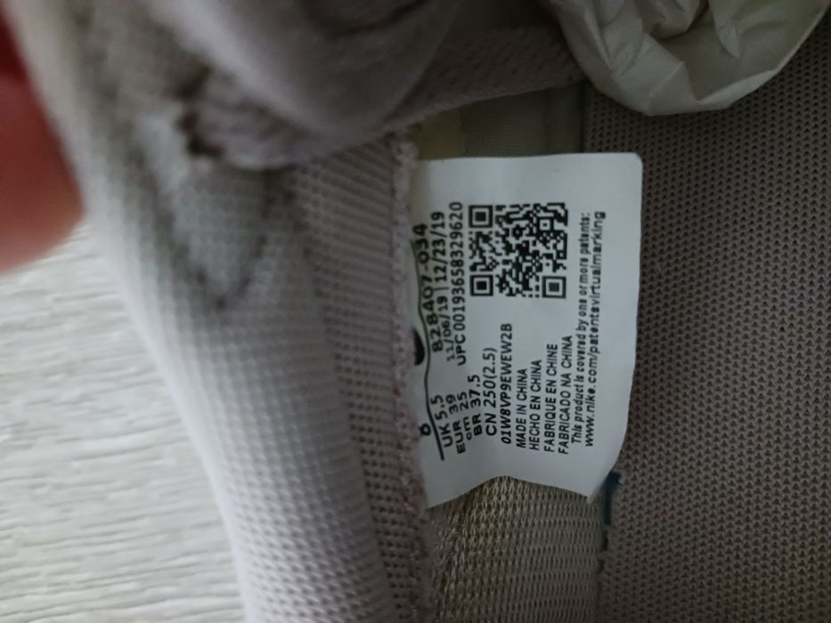 Adidasi dama Nike 39