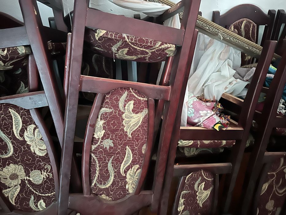 Стол для зала со стульями