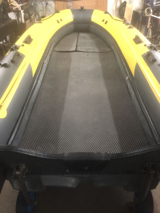 Прдам лодку SCAT 3900