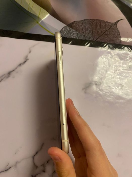 Продам айфон 11