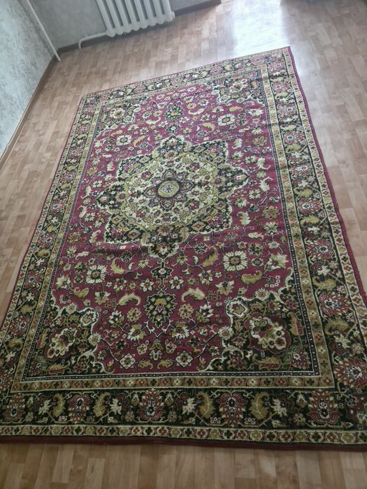 Продам ковёр 2×3 м
