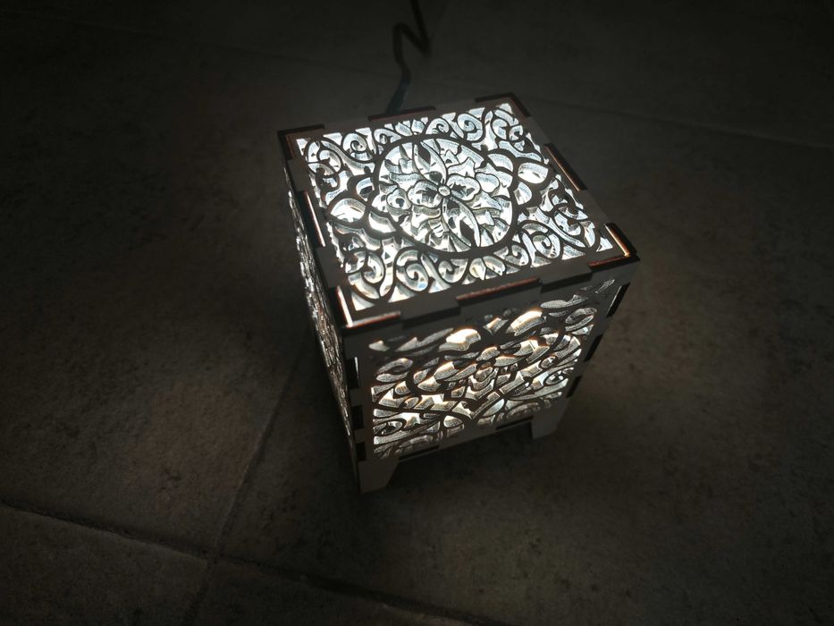 Продавам малка нощна LED лампа