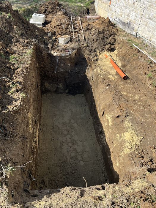 Услуги с /мини багер  /челен товарач /самосвал