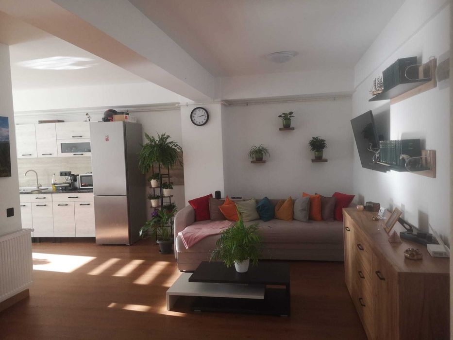 Vand Apartament 3 camere