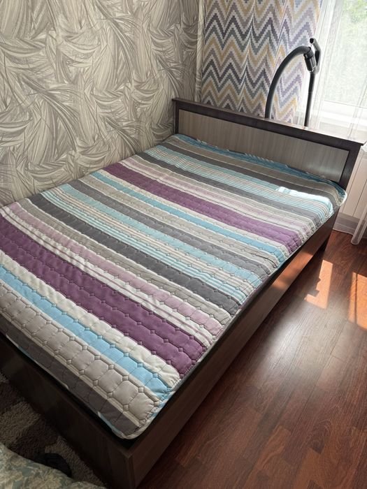Продам кровать с матрасом