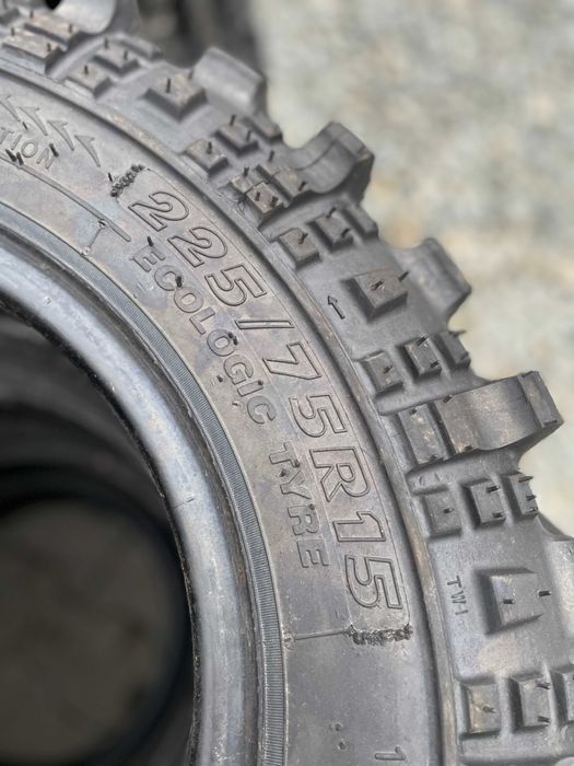 225 75 15 Trekker Simex Equipe