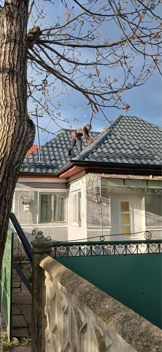 Execut acoperisuri de la A/z si reparatii de urgenta
