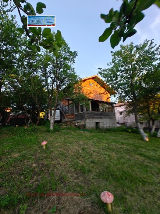 Къща в с. Панчарево 218m² и двор 820 м² - в.з. Косанин дол