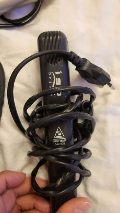 Преса за коса и маша за коса.