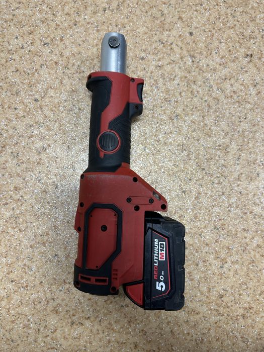 Presa sertizat Milwaukee HCCT