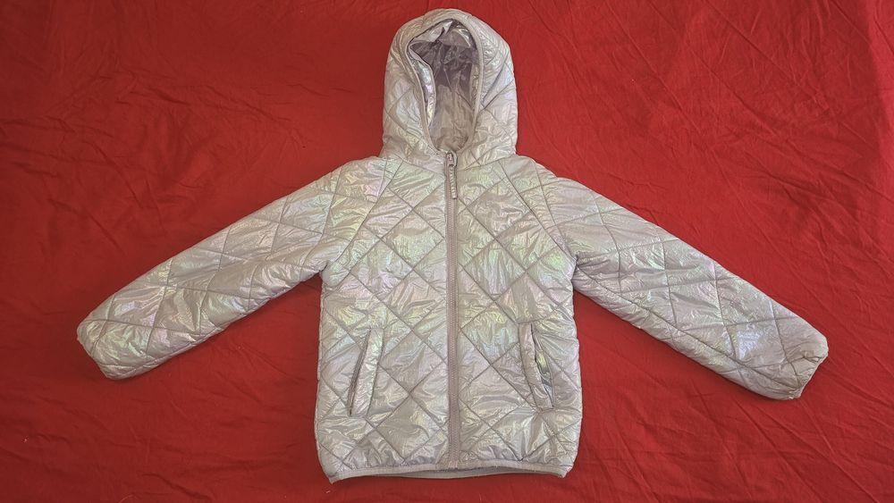 Продавам зимни якета за момиче подходящи за деца на възраст от 6 до 8