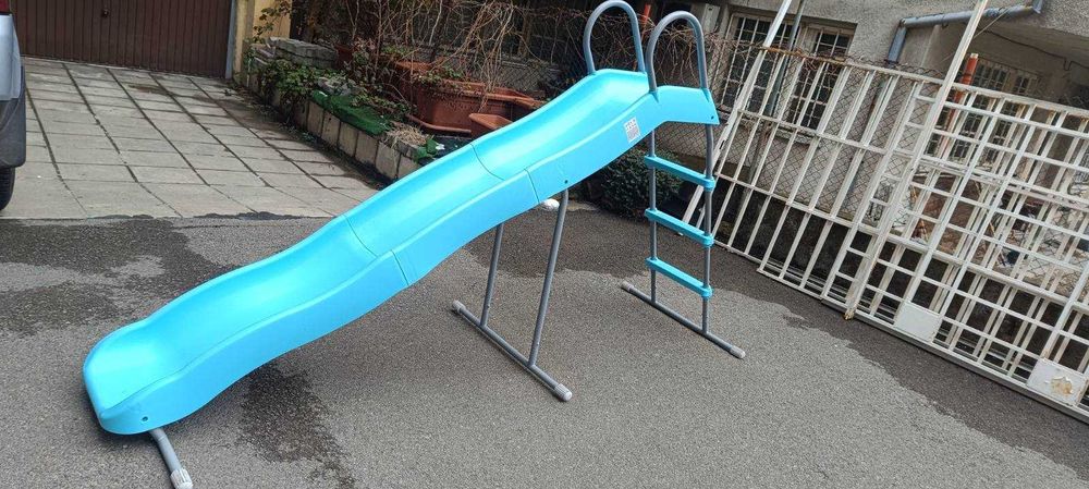 Продавам детска пързалка