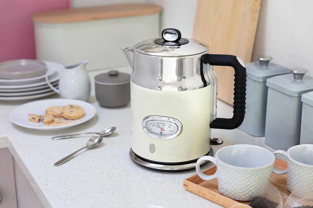Електрическа кана Russell Hobbs Retro полирана неръждаем стомана 2400W