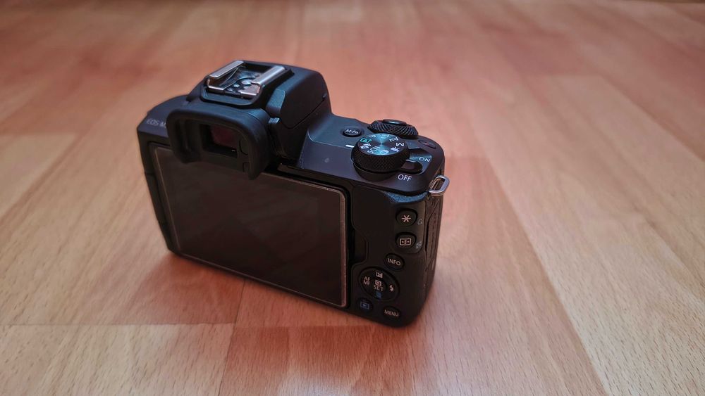 Urgent! Kit Canon EOS M50 Mark II + obiectiv 18-150 mm + accesorii