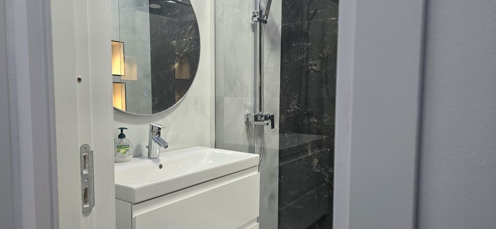 Proprietar inchiriez ap.2.cam.Exigent Plaza faza 5 cu parcare  inclusă