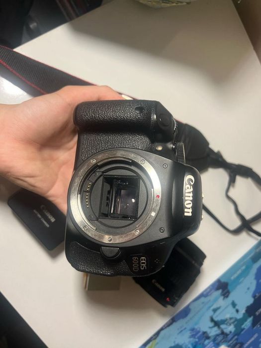 Фотоапарат - Canon EOS 600D