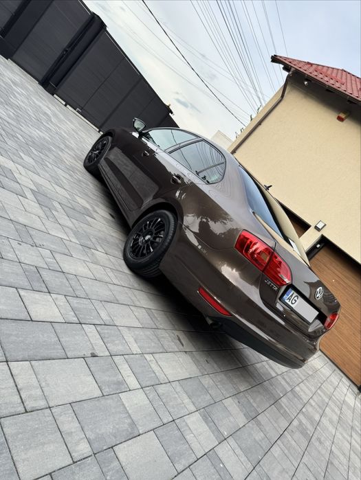 VOLKSWAGEN Jetta 2011 — imagine 3