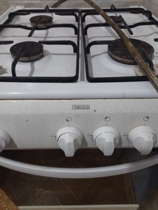 Продам газовую плиту