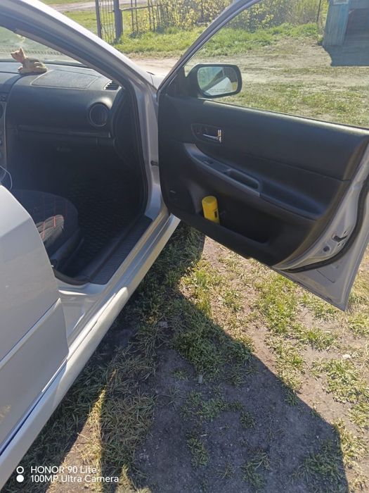 Автомобиль Mazda