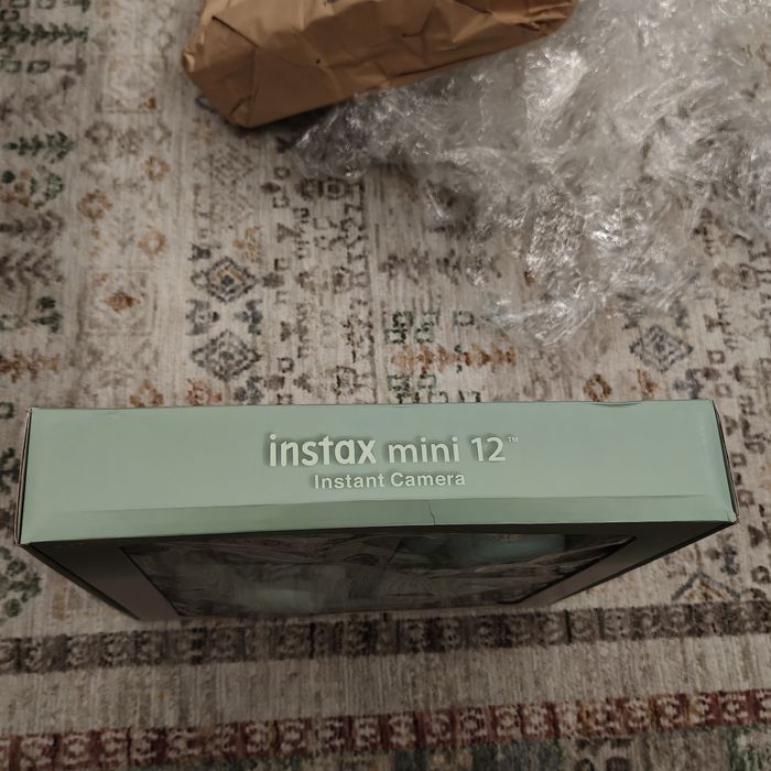 Продам полороид Instax mini 12 instant camera Fujifilm