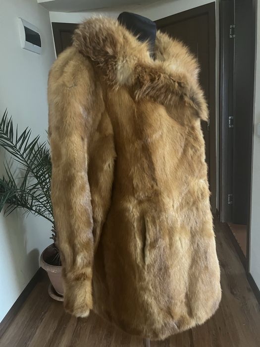 Haina superba de blana naturala de nurca cu guler de vulpe