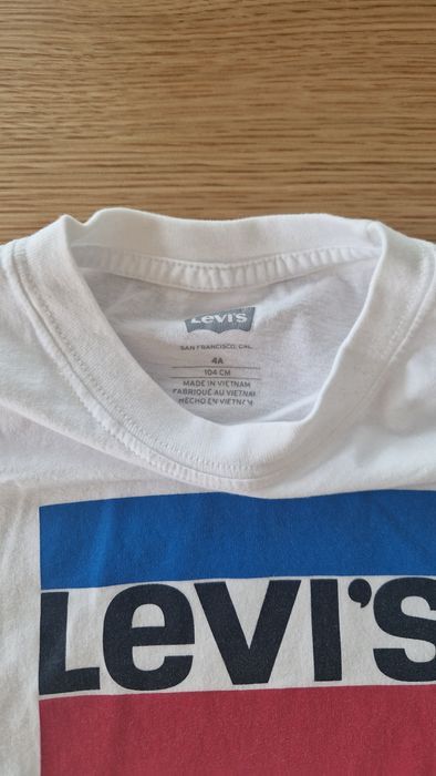 Tricouri Levis Mărimea 104