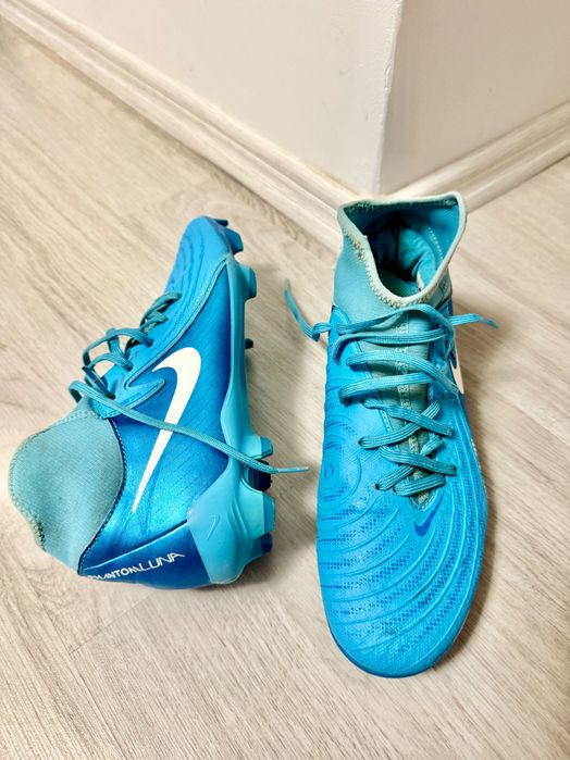 Ghete de fotbal Nike Phantom Luna