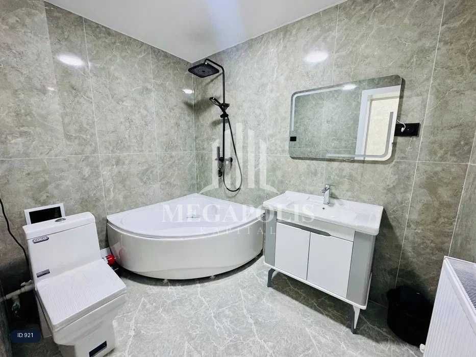 BUXORO, SHARQ 1DA ARZON NARXDA 2 xonali kvartira sotiladi.№921