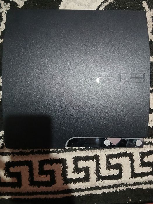 Vând ps3 2 controlere