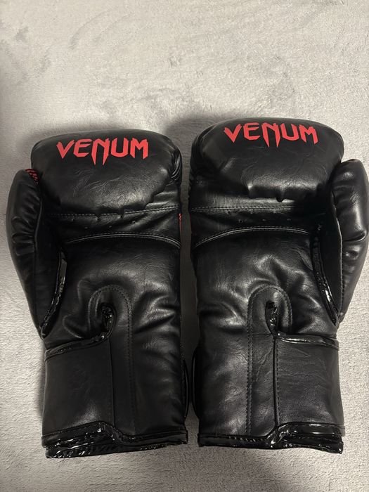 Чисто нови! Боксови ръкавици Venum Impact - Red