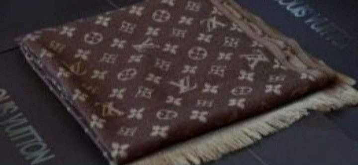 Esarfe/saluri/fulare,doua fețe,diverse nuanțe, saculet, etichetă