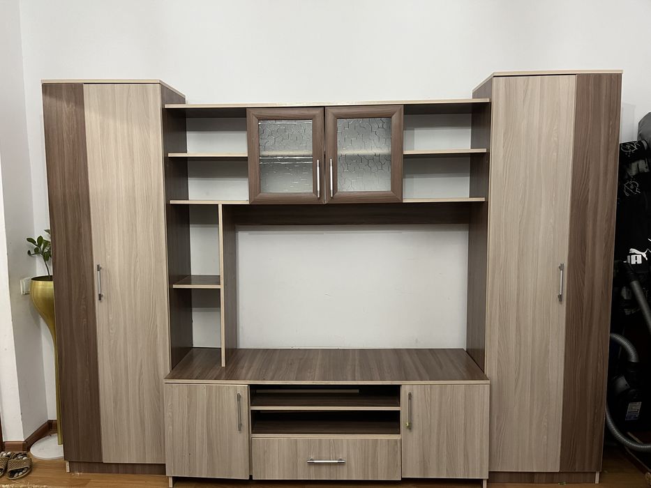 продается шкаф,в гостинную