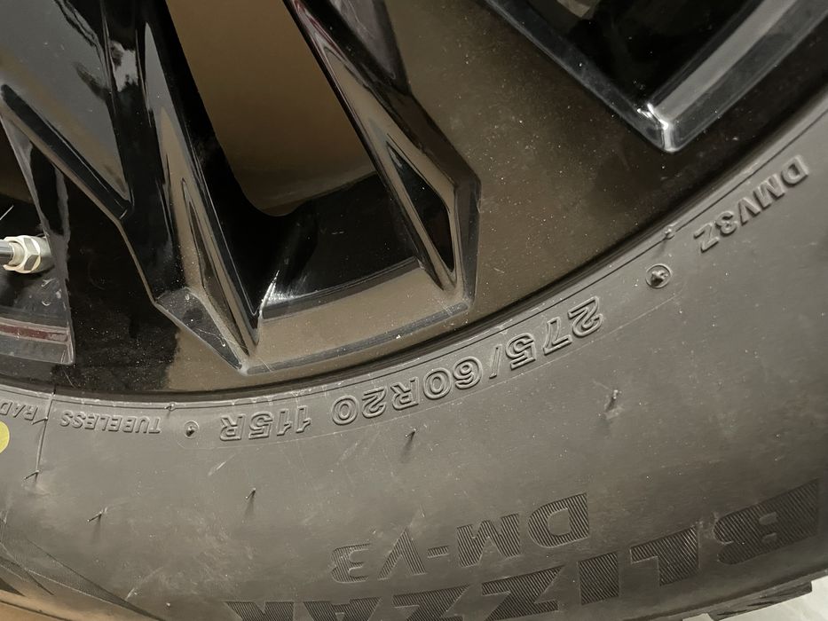 Шины с Дисками зимние 275/60 R20