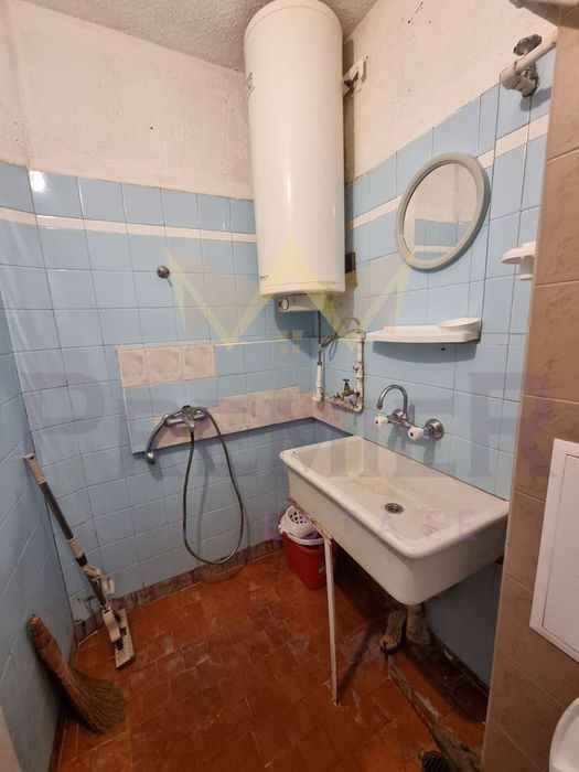 Дава се под наем Двустаен апартамент в Варна, Левски - 40 кв.м за 255 € - Снимка #4