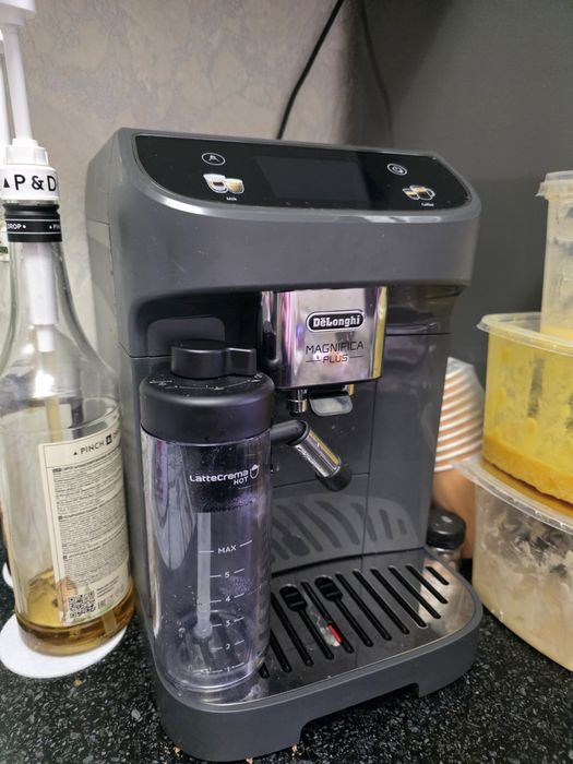 Автоматическая кофемашина Delonghi Magnifica Plus
