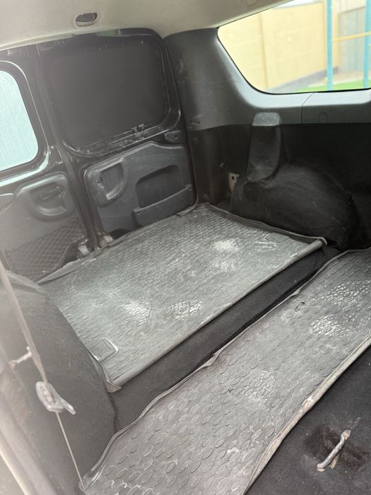 Лада Ларгус продам.