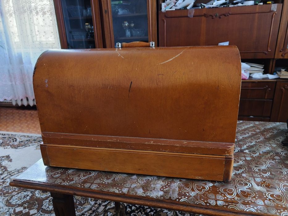 Швейная машинка, ручная.