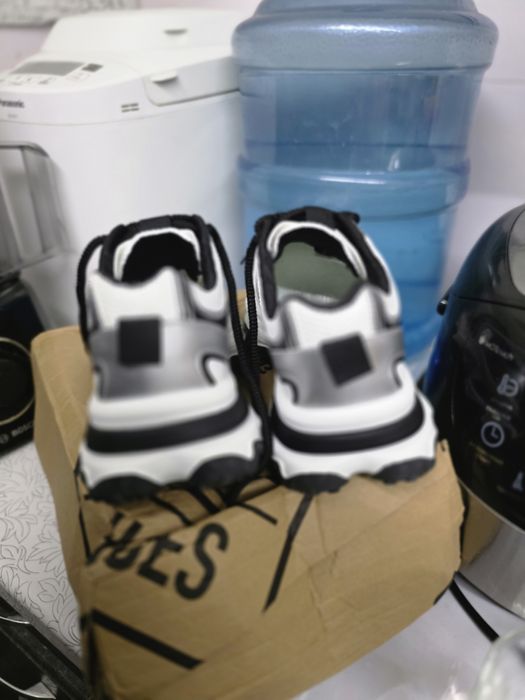 Продам новые кроссовки