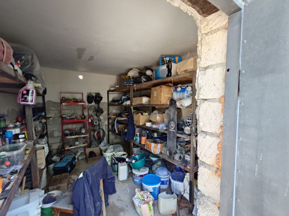 Продам гараж и времянка под снос