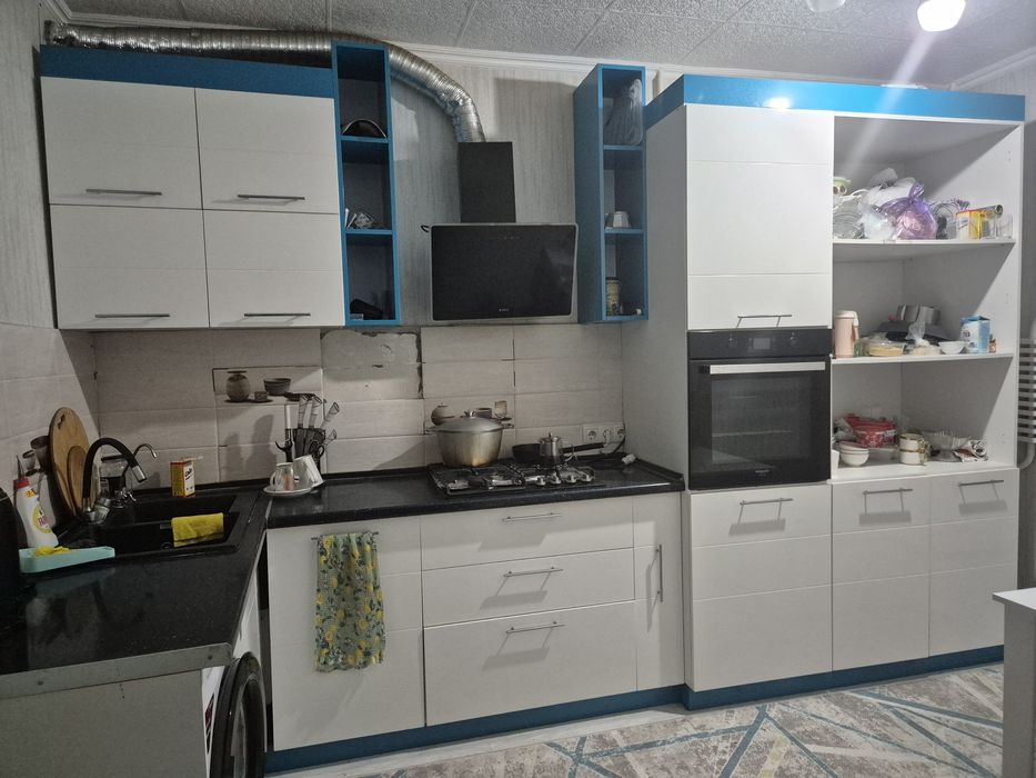 Кухня гарнитура сатылады.