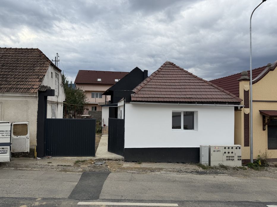Casă complet renovată |Strada Bunloc, Săcele | 85 mp | Teren 255 mp | Beci 45 mp