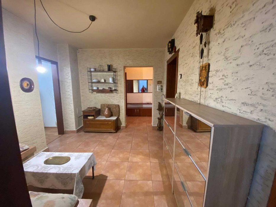 Închiriez apartament 4 camere zona Iancului