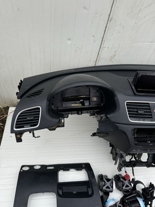 Plansa Bord Audi Q3 facelift 2016 impecabil! ORICE PIESA DISPONIBILA
