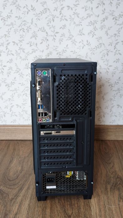 Офисный компьютер