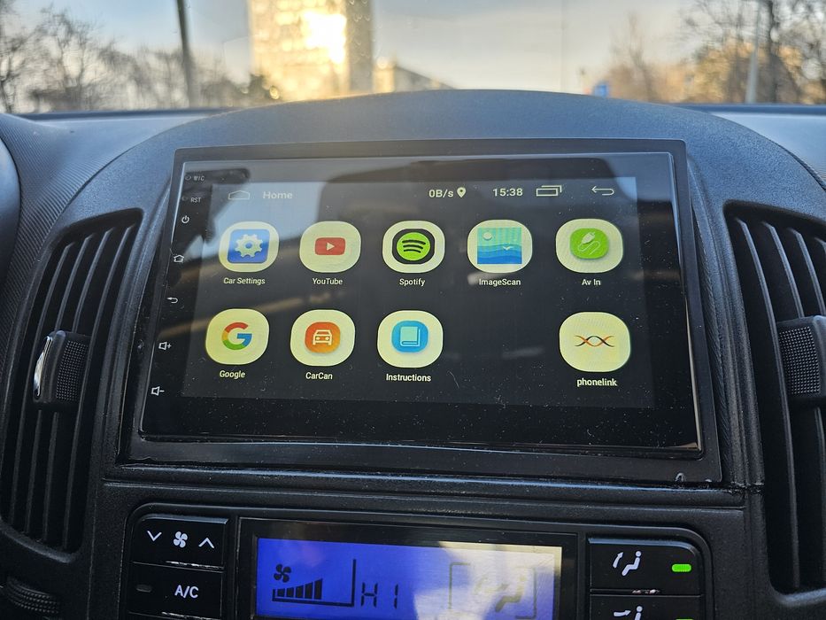 Navigație Android Hyundai i30 – 2GB RAM – YouTube, Waze, Bluetooth