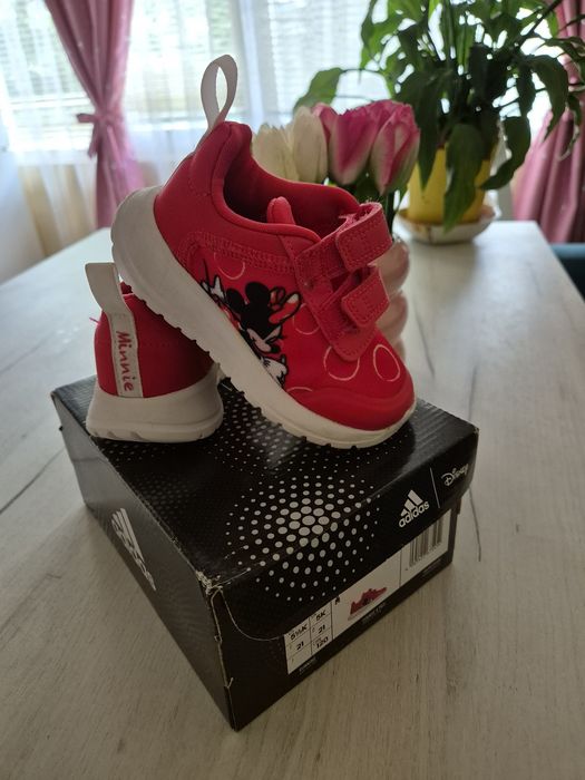 Маратонки ,сандали, обувки